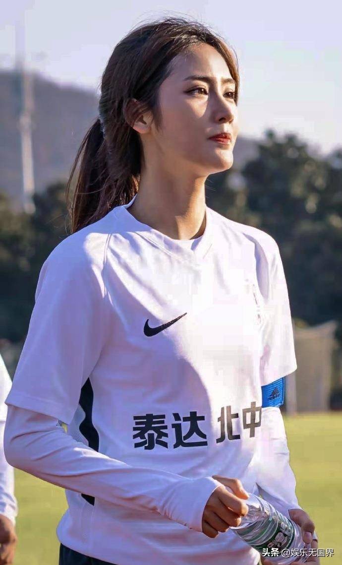 精妙配合：女足选手间默契无间的简单介绍