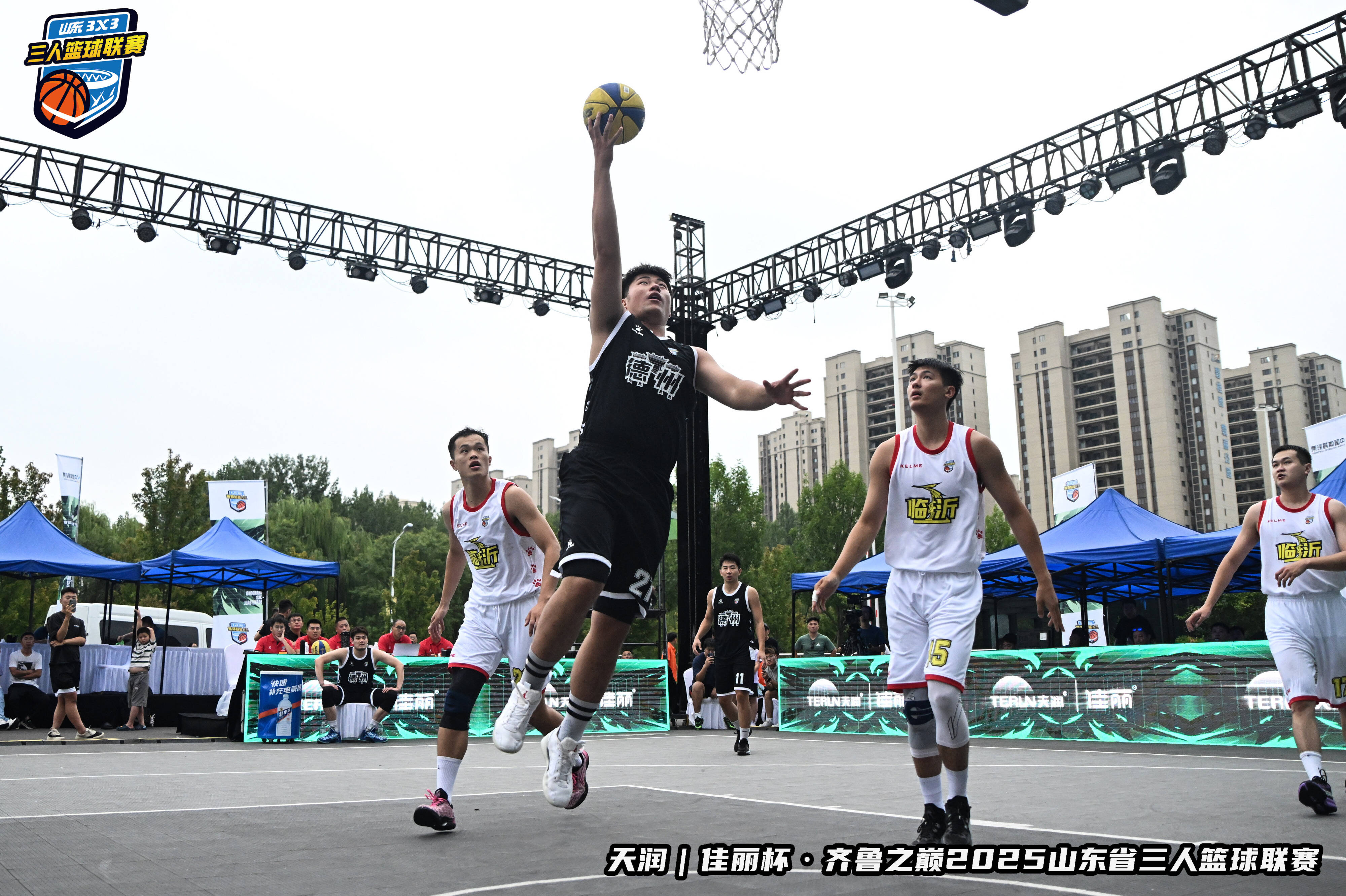 爱游戏官网-篮球联赛夺冠争夺：球队等待胜利的呼唤的简单介绍