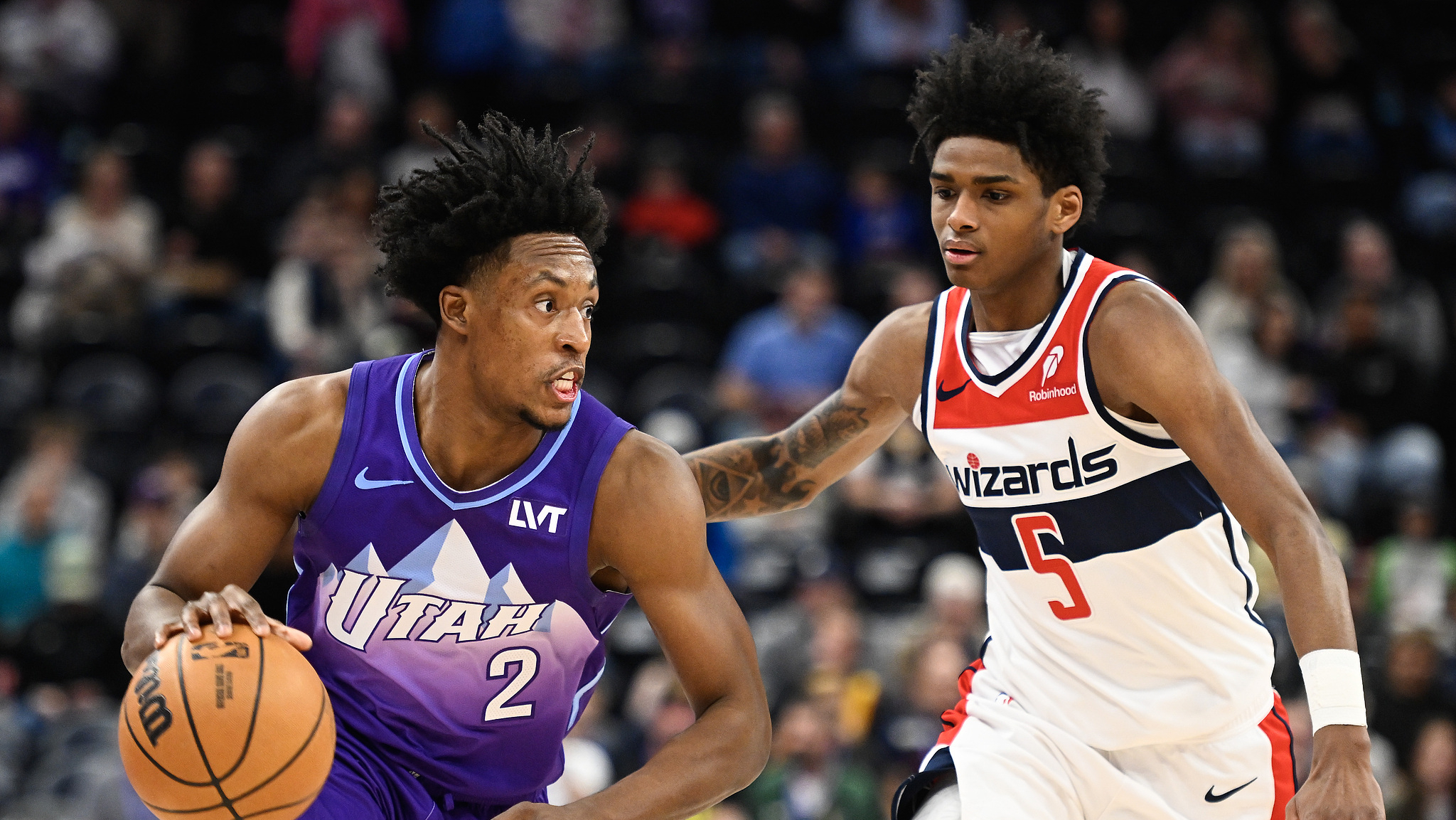 爱游戏官方登录入口-爵士客场擒魔术，近四场连胜