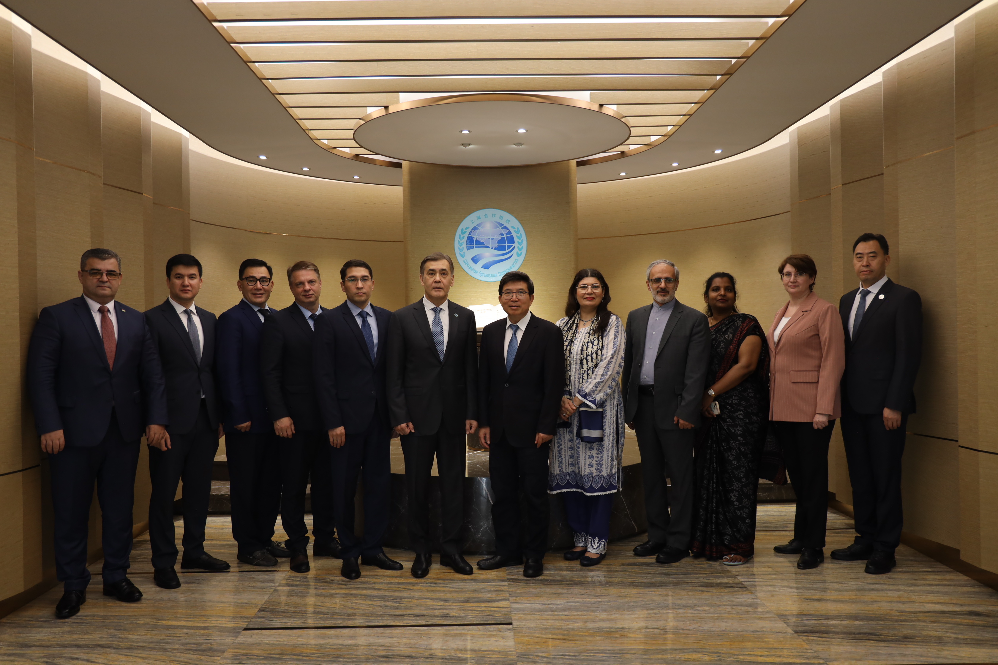 爱游戏官网网页版入口-球员代表团会晤俱乐部高层，谈判纠纷