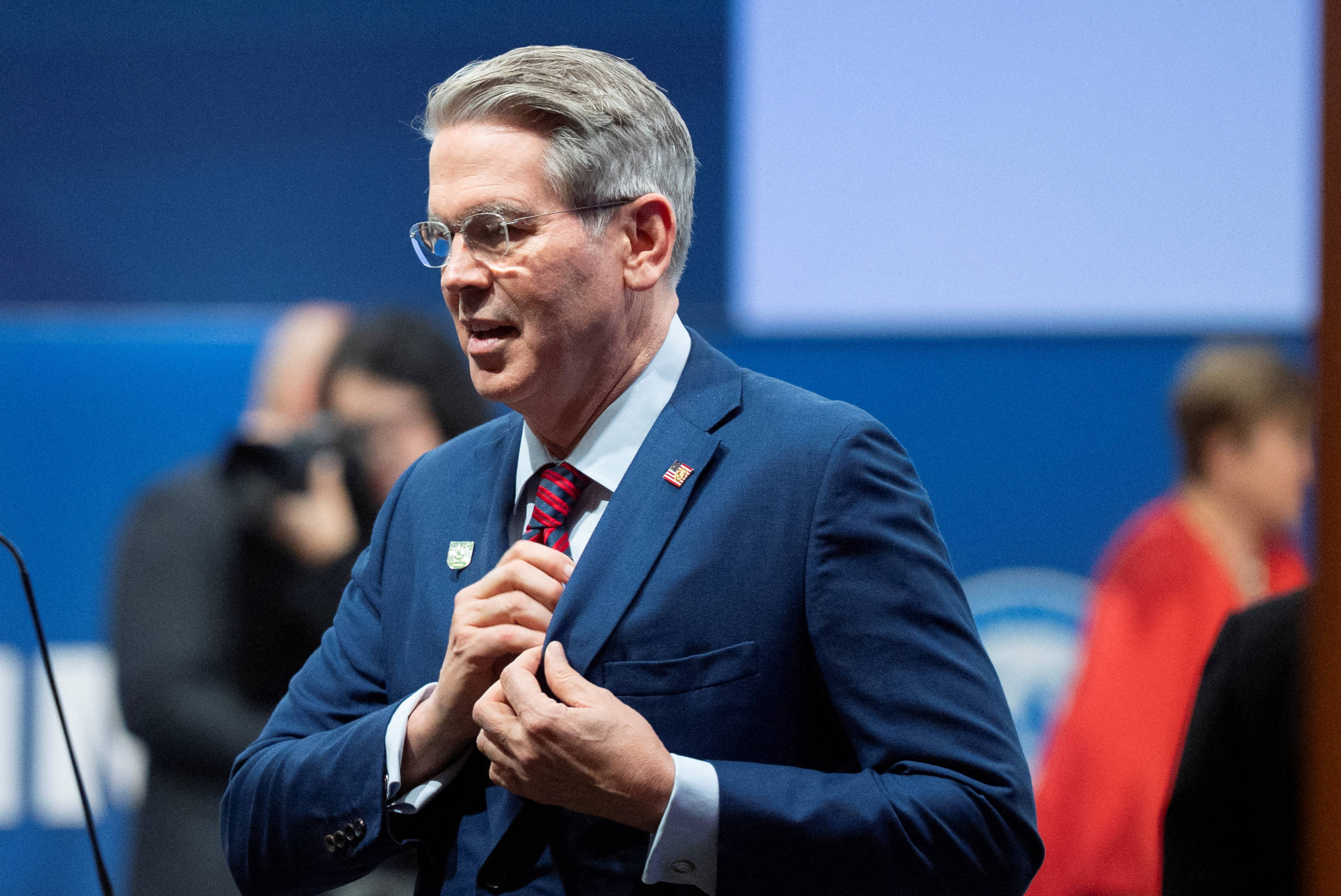 球员代表团会晤俱乐部高层，谈判纠纷