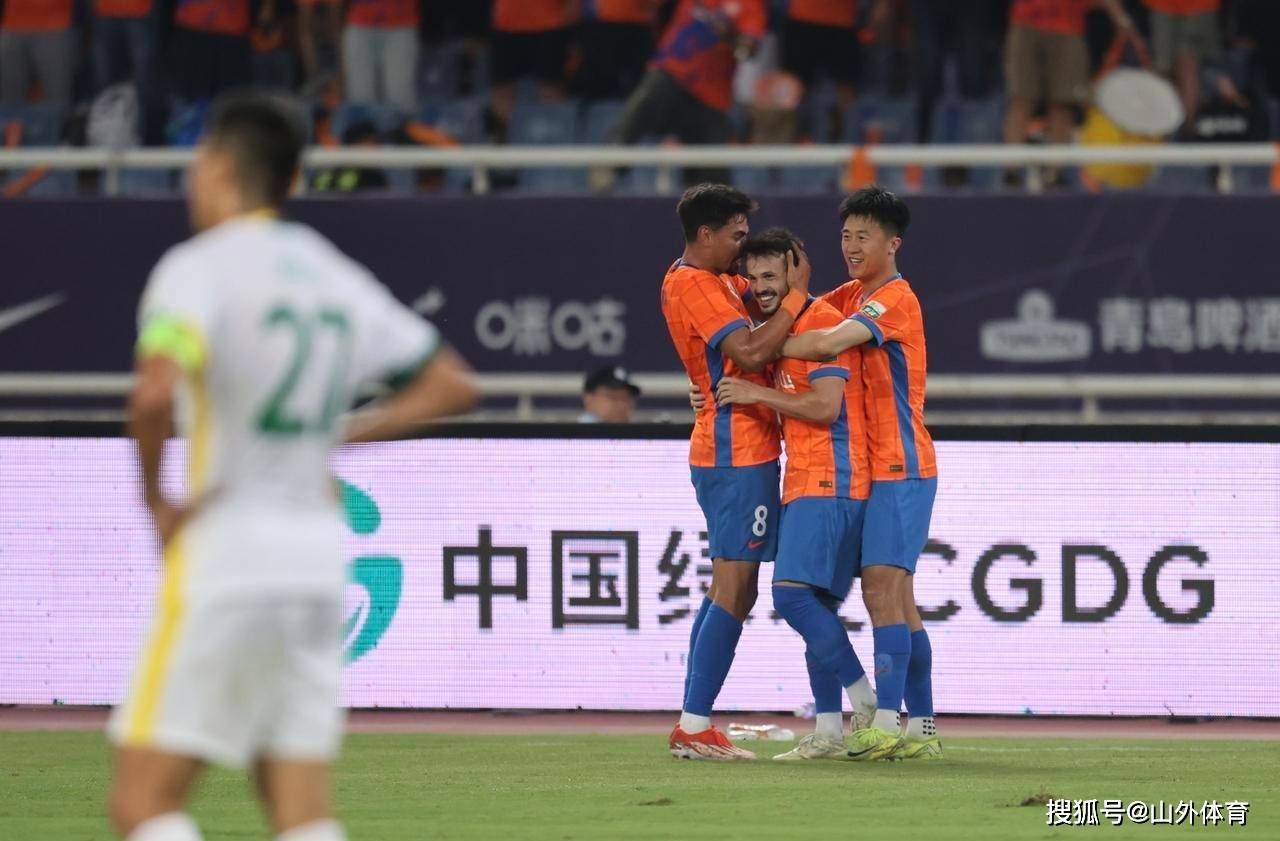 爱游戏入口-包含外援接连砍下+得分，助球队逆转取胜的词条