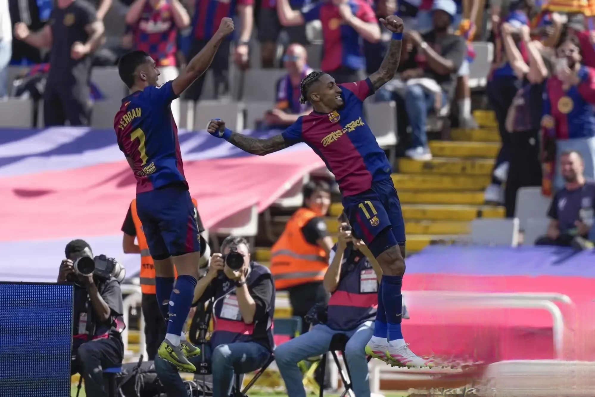 爱游戏网页版入口-包含巴塞罗那传控无间，中场配合无误的词条